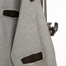 Carregar imagem no visualizador da galeria, Designer Skin Crewneck