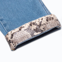 Carregar imagem no visualizador da galeria, DISTRESSED JEANS // ABOUT NOTHING X DREAMS CUSTOM