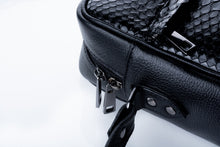 Carregar imagem no visualizador da galeria, Dreams Uniques Messenger Bag