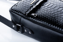 Carregar imagem no visualizador da galeria, Dreams Uniques Messenger Bag