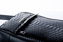 Carregar imagem no visualizador da galeria, Dreams Uniques Messenger Bag